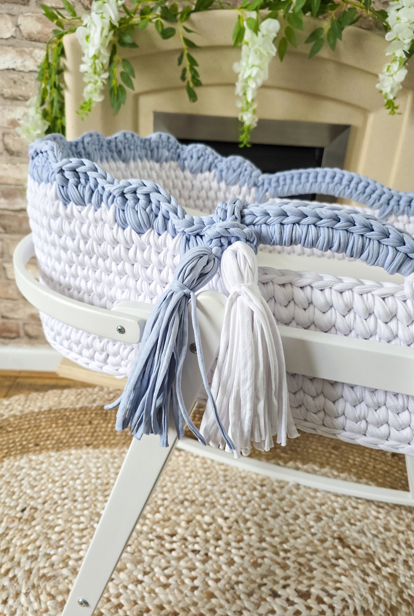 Scalloped Edge Moses Basket with Alternative Trim colour.