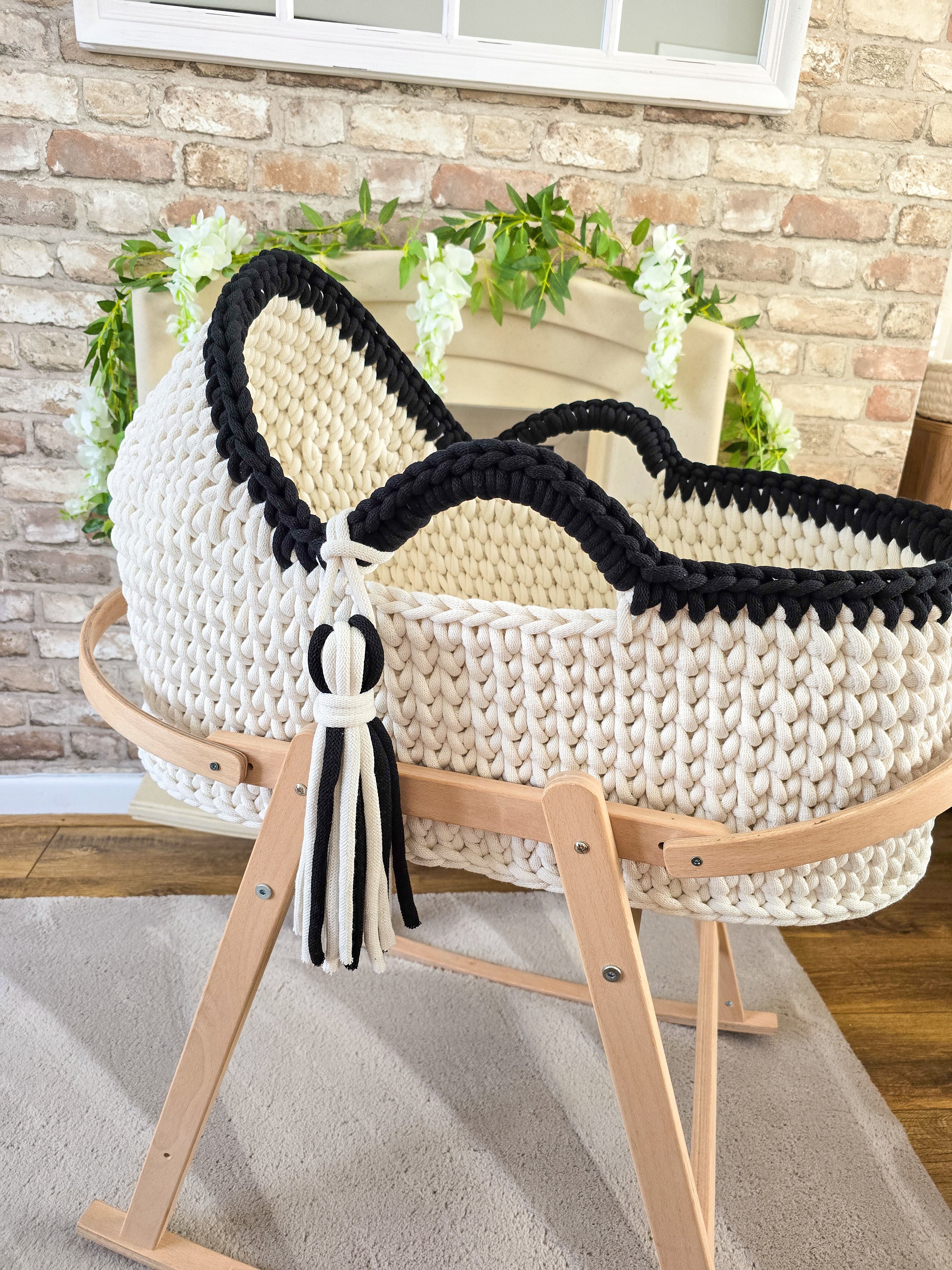 Moses basket baby fashion city