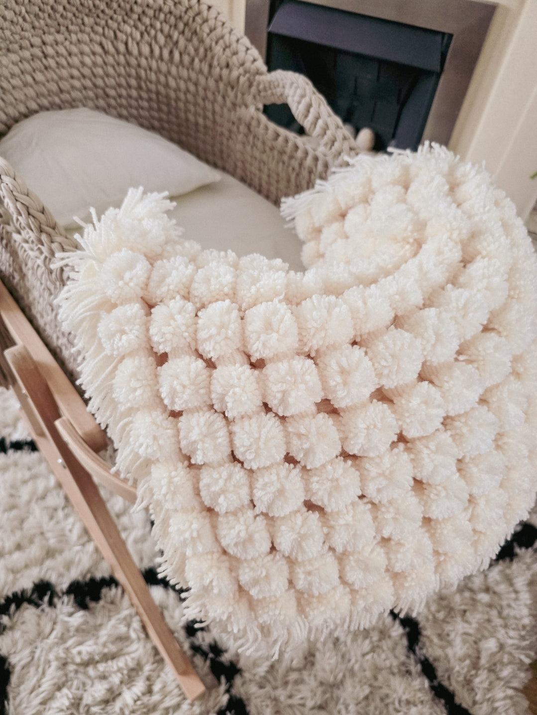 CREAM XL Pom Pom Blanket